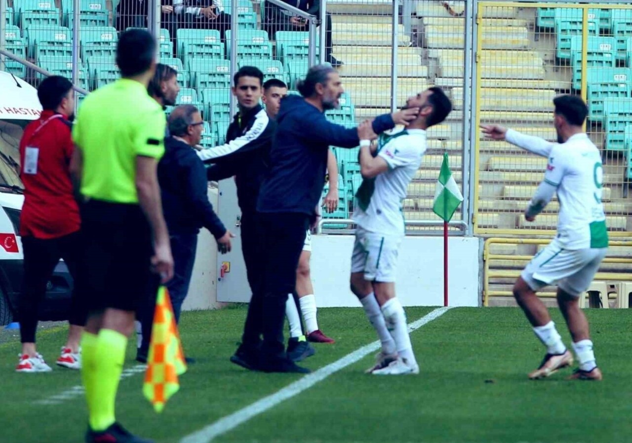 Erzincansporda skandal olay! Teknik hoca futbolcunun boğazını sıktı..