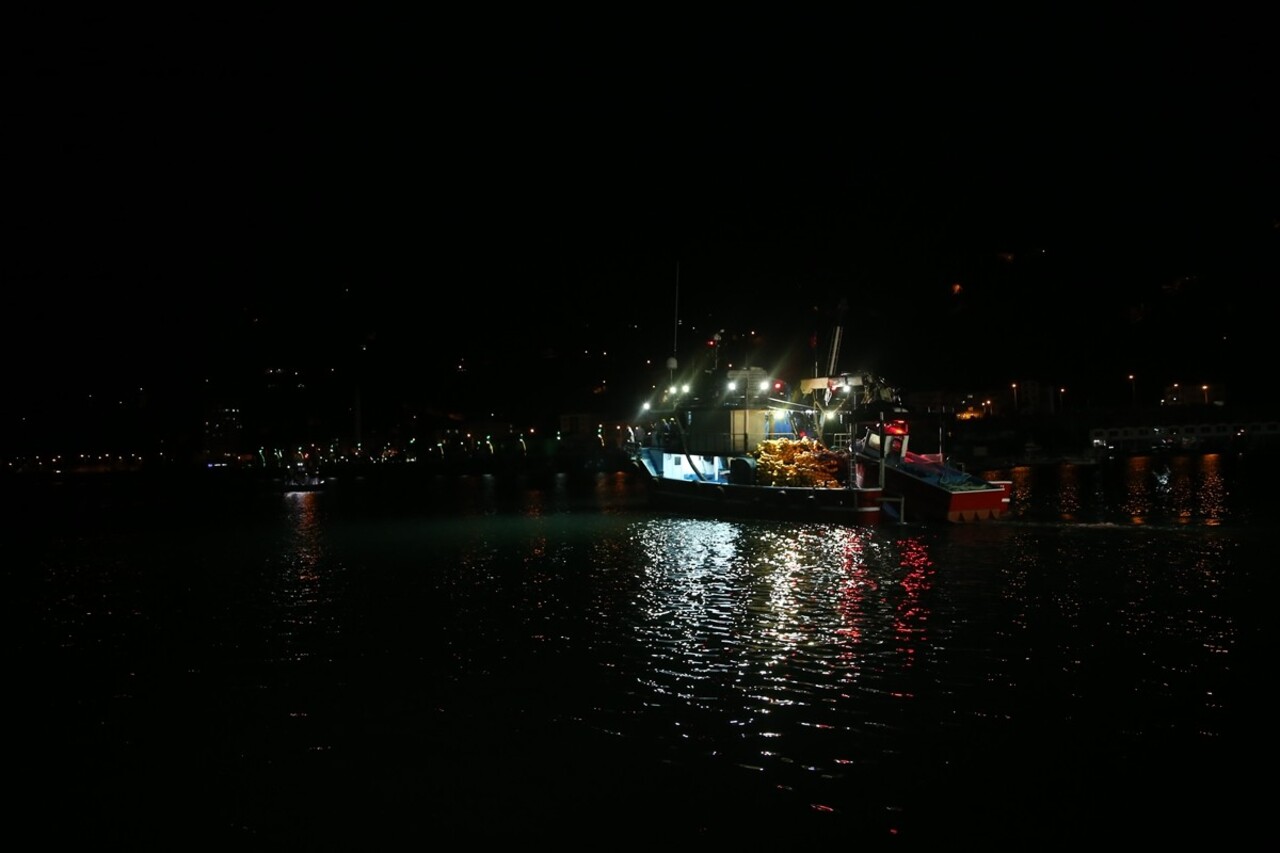 Denizlerde av yasağının sona ermesi dolayısıyla Rize'de tören düzenlendi. Rize Valisi İhsan Selim...