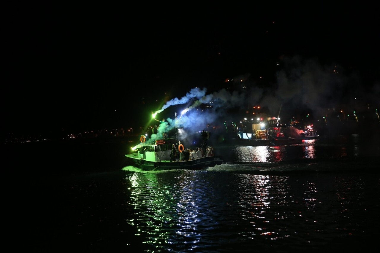 Denizlerde av yasağının sona ermesi dolayısıyla Rize'de tören düzenlendi. Rize Valisi İhsan Selim...