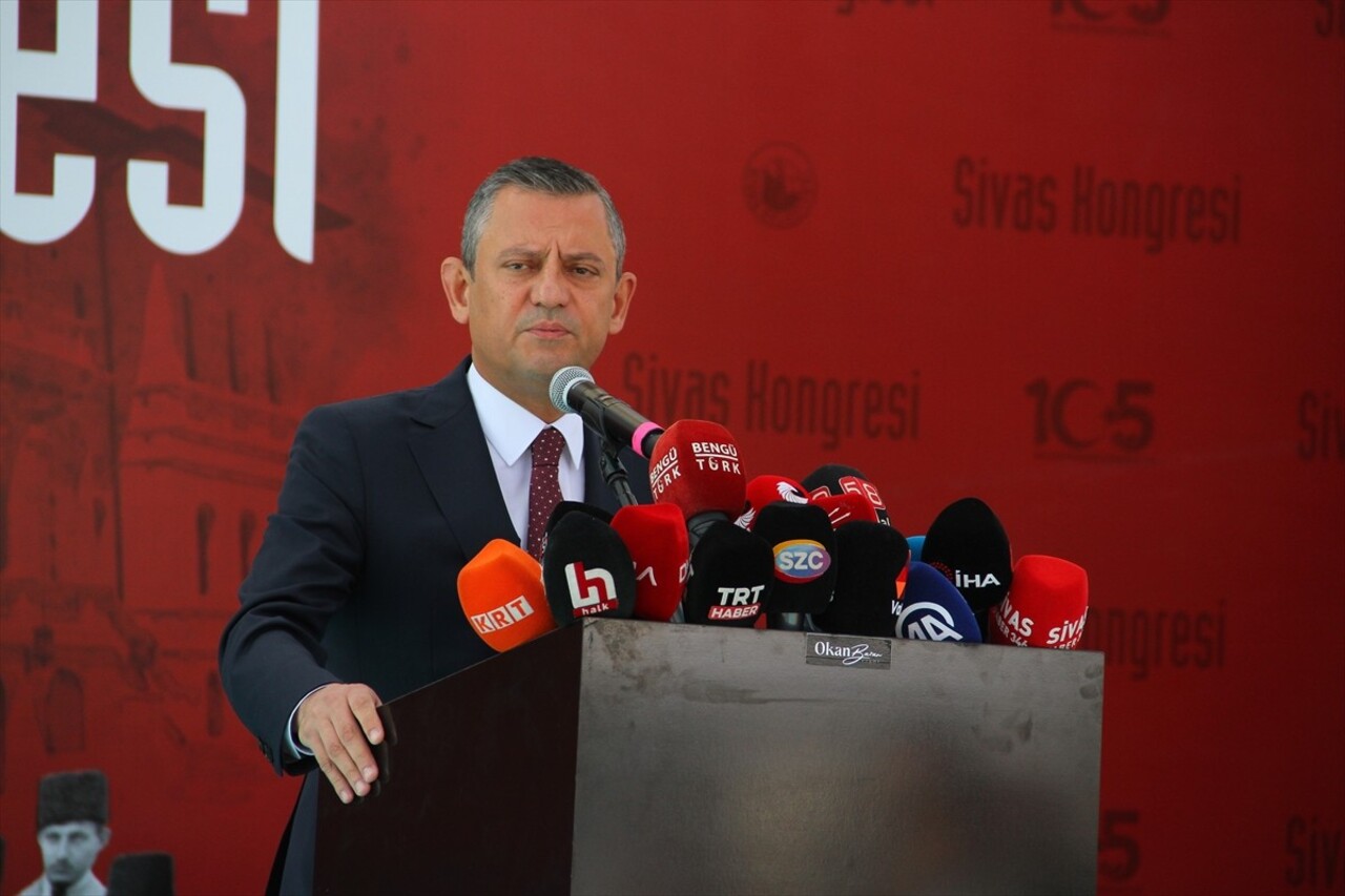 CHP Genel Başkanı Özgür Özel, Sivas'ta, Atatürk ve Kongre Müzesi bahçesinde düzenlenen Sivas...