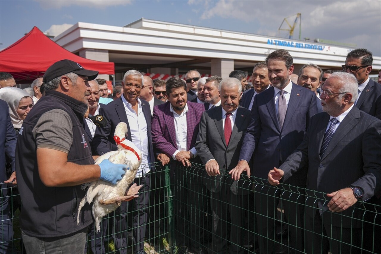 Enerji ve Tabii Kaynaklar Bakanı Alparslan Bayraktar (fotoğrafta), Başkent Millet Bahçesi'nde...