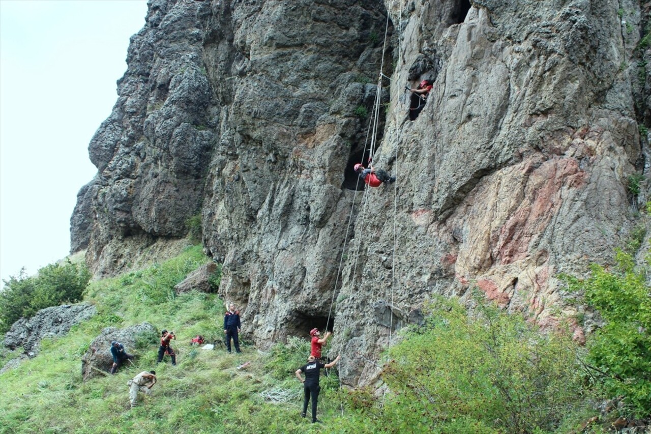 Ardahan'ın Posof ilçesinde, Kültür ve Turizm Bakanlığı'nın himayelerinde "Arkeolojik Yüzey...