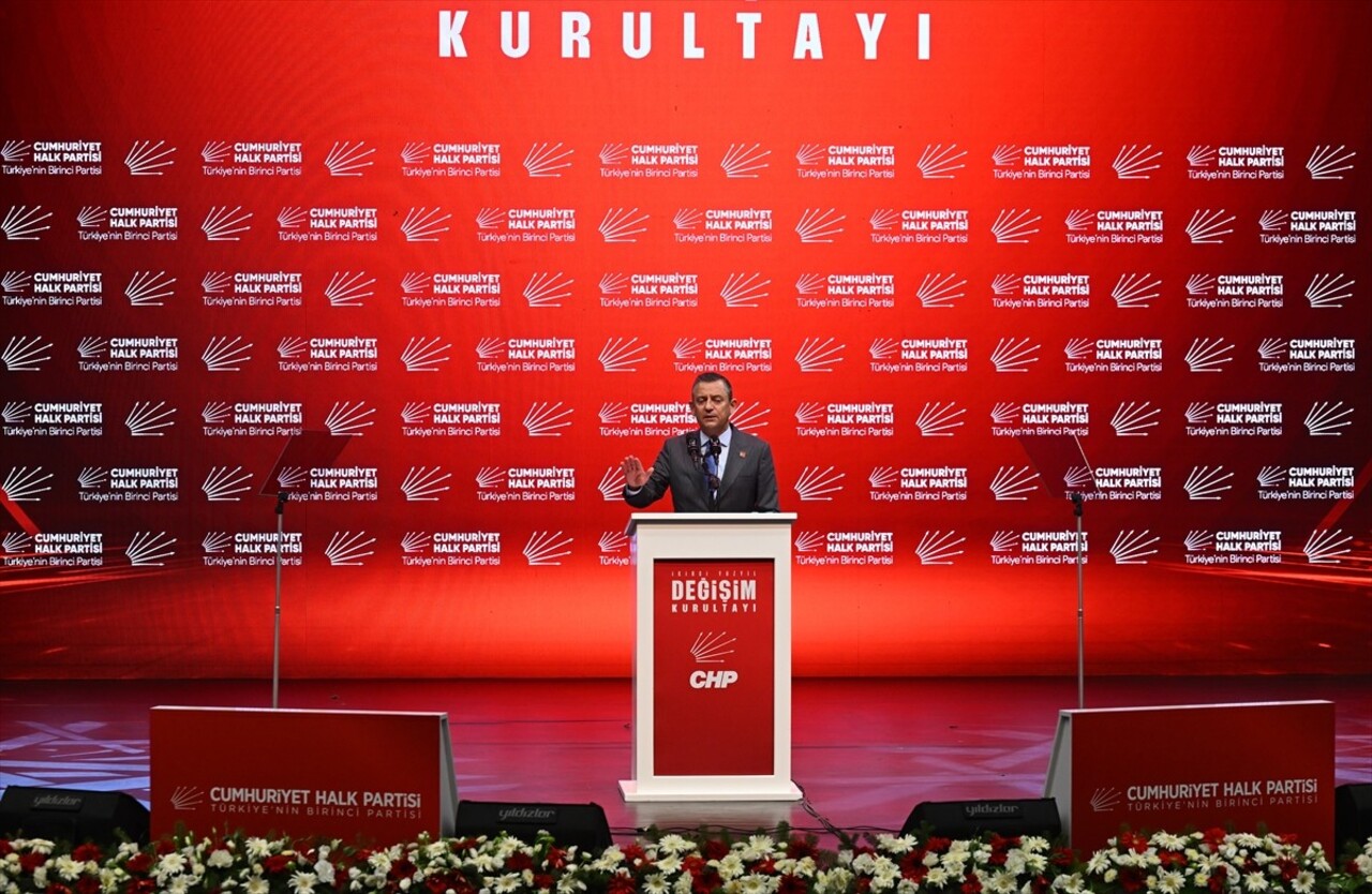 CHP Genel Başkanı Özgür Özel, parti programının görüşüldüğü ATO Congresium'daki "İkinci Yüzyıl...