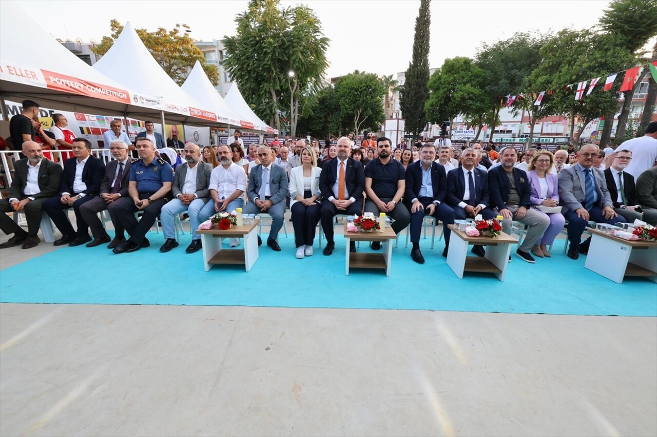 Menemen Belediyesi tarafından düzenlenen 3. Uluslararası Menemen Çömlek Festivali, 39 ülkeden...