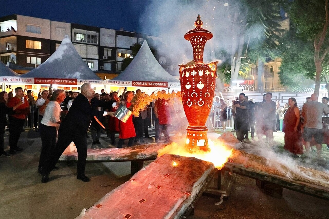 Menemen Belediyesi tarafından düzenlenen 3. Uluslararası Menemen Çömlek Festivali, 39 ülkeden...