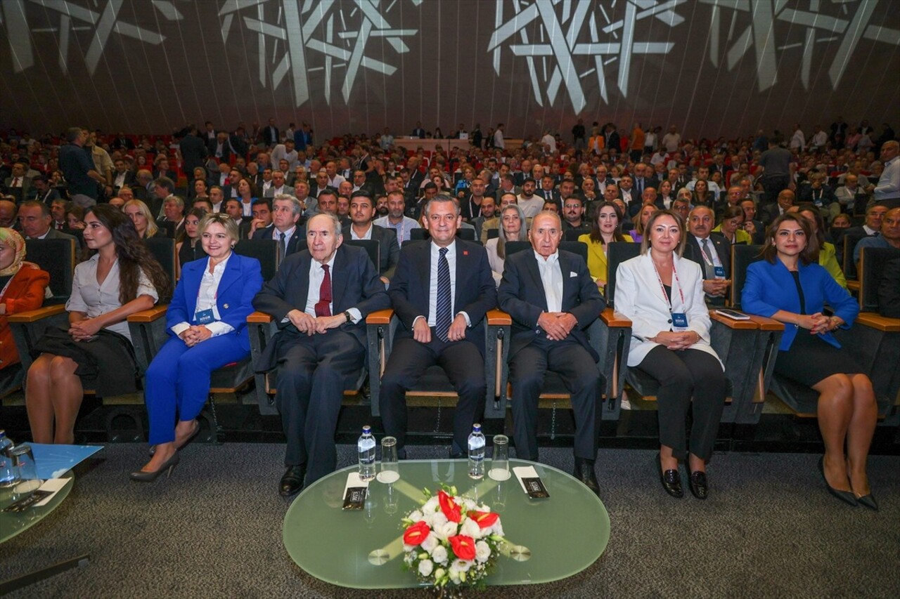 CHP Genel Başkanı Özgür Özel, Ankara’da ATO Congresium’da düzenlenen CHP İkinci Yüzyıl Değişim...