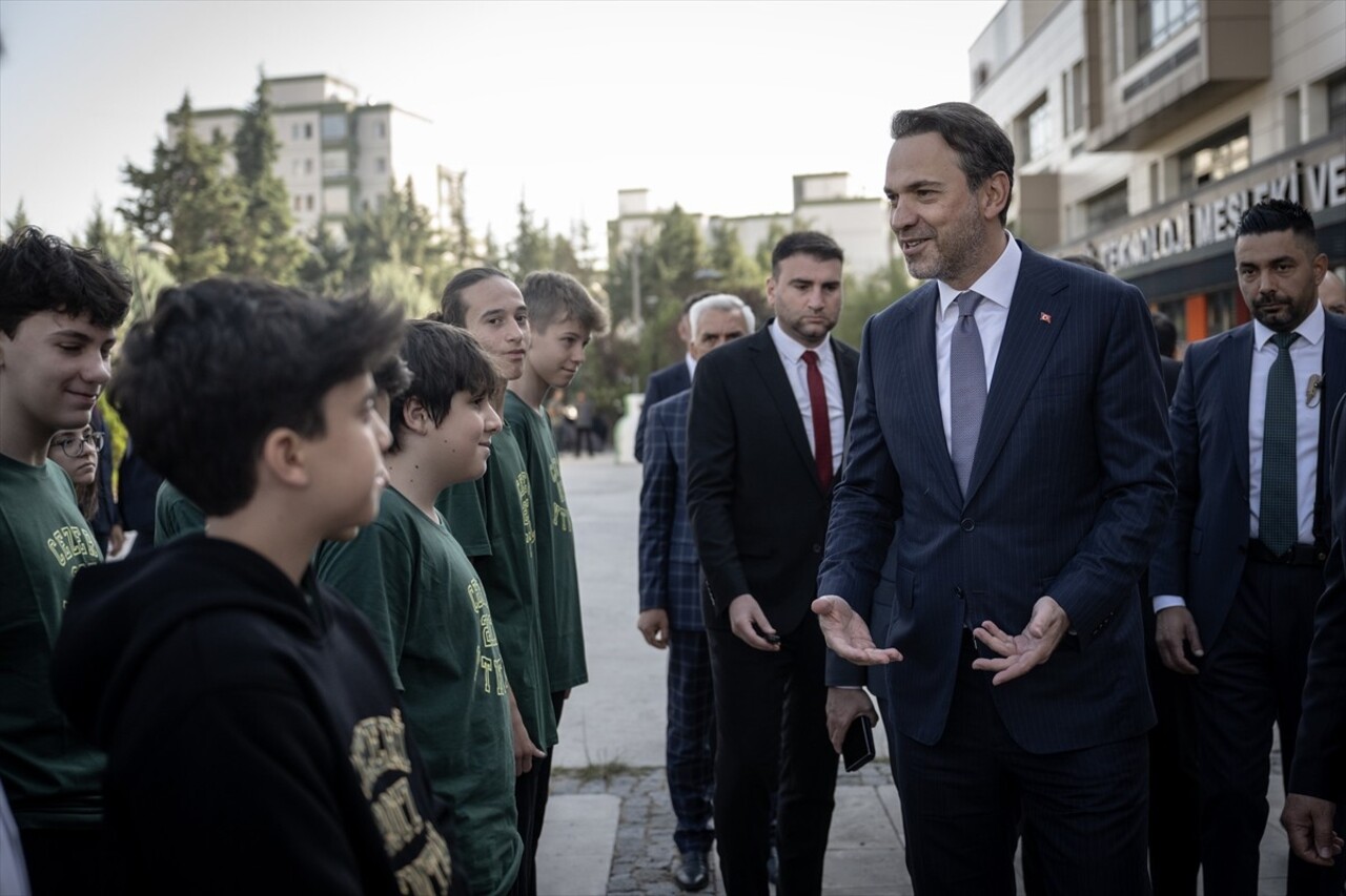 Enerji ve Tabii Kaynaklar Bakanı Alparslan Bayraktar (solda), Cezeri Yeşil Teknoloji Mesleki ve...