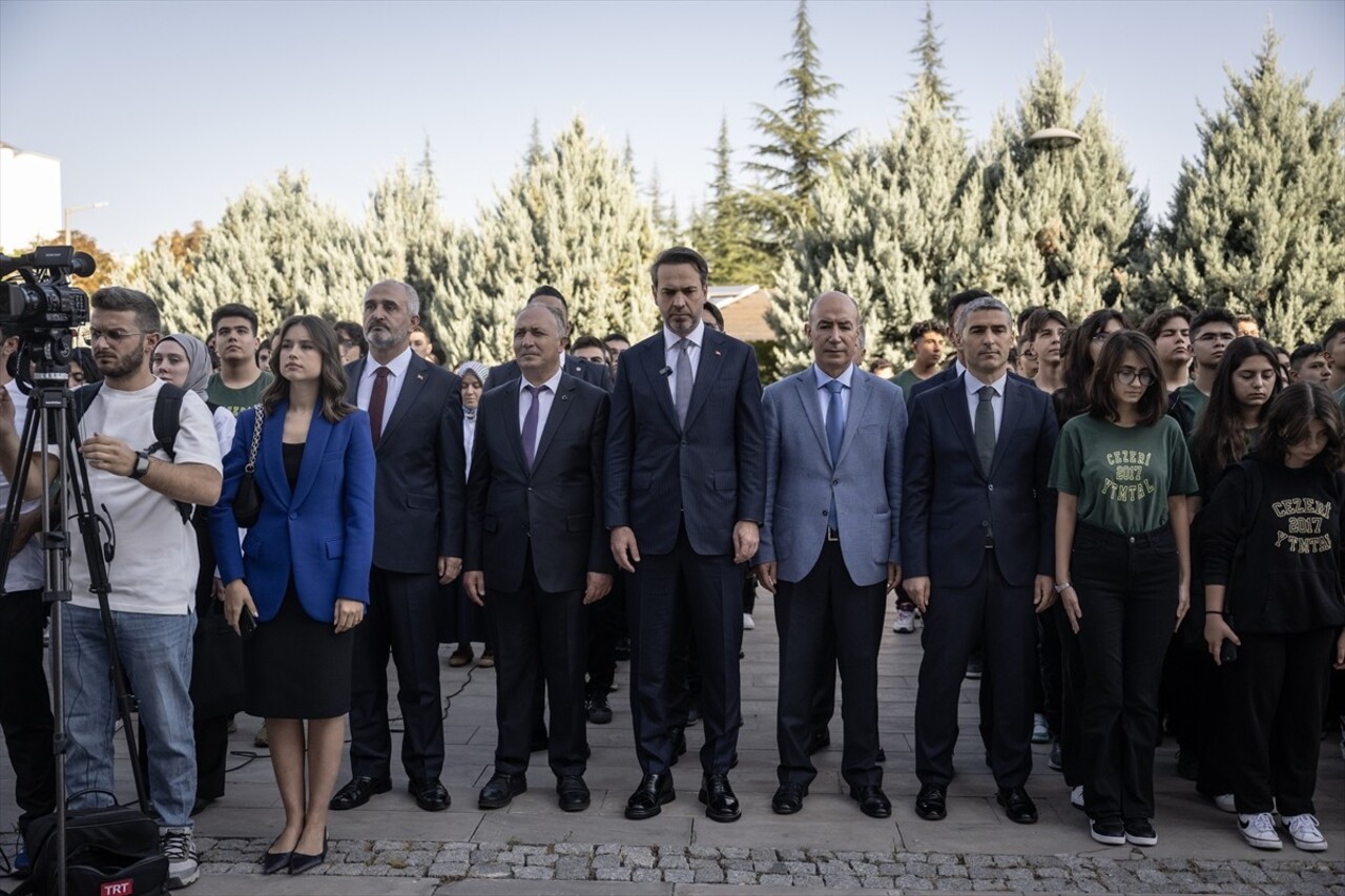 Enerji ve Tabii Kaynaklar Bakanı Alparslan Bayraktar (solda), Cezeri Yeşil Teknoloji Mesleki ve...