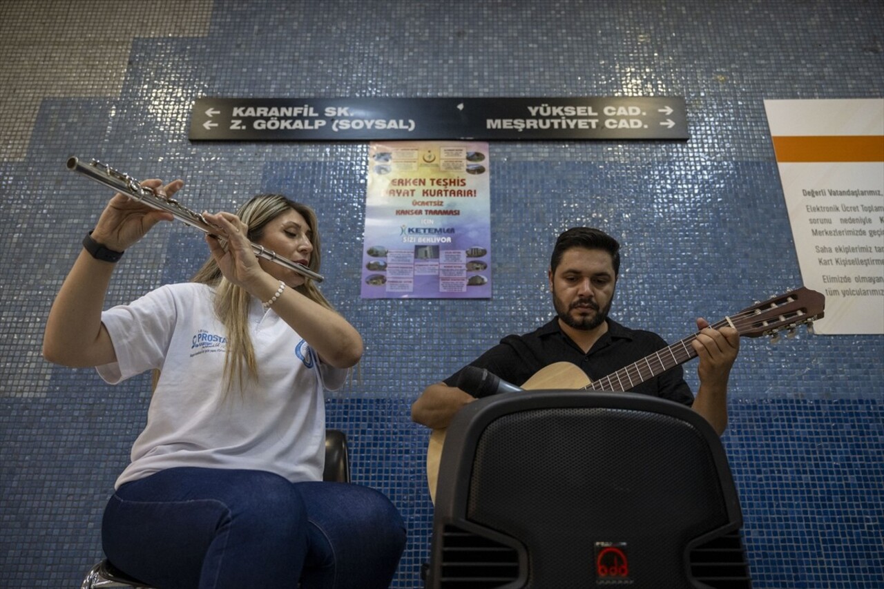 Ankara İl Sağlık Müdürlüğünce, "Prostat Kanseri Farkındalık Ayı" kapsamında Kızılay Metro...