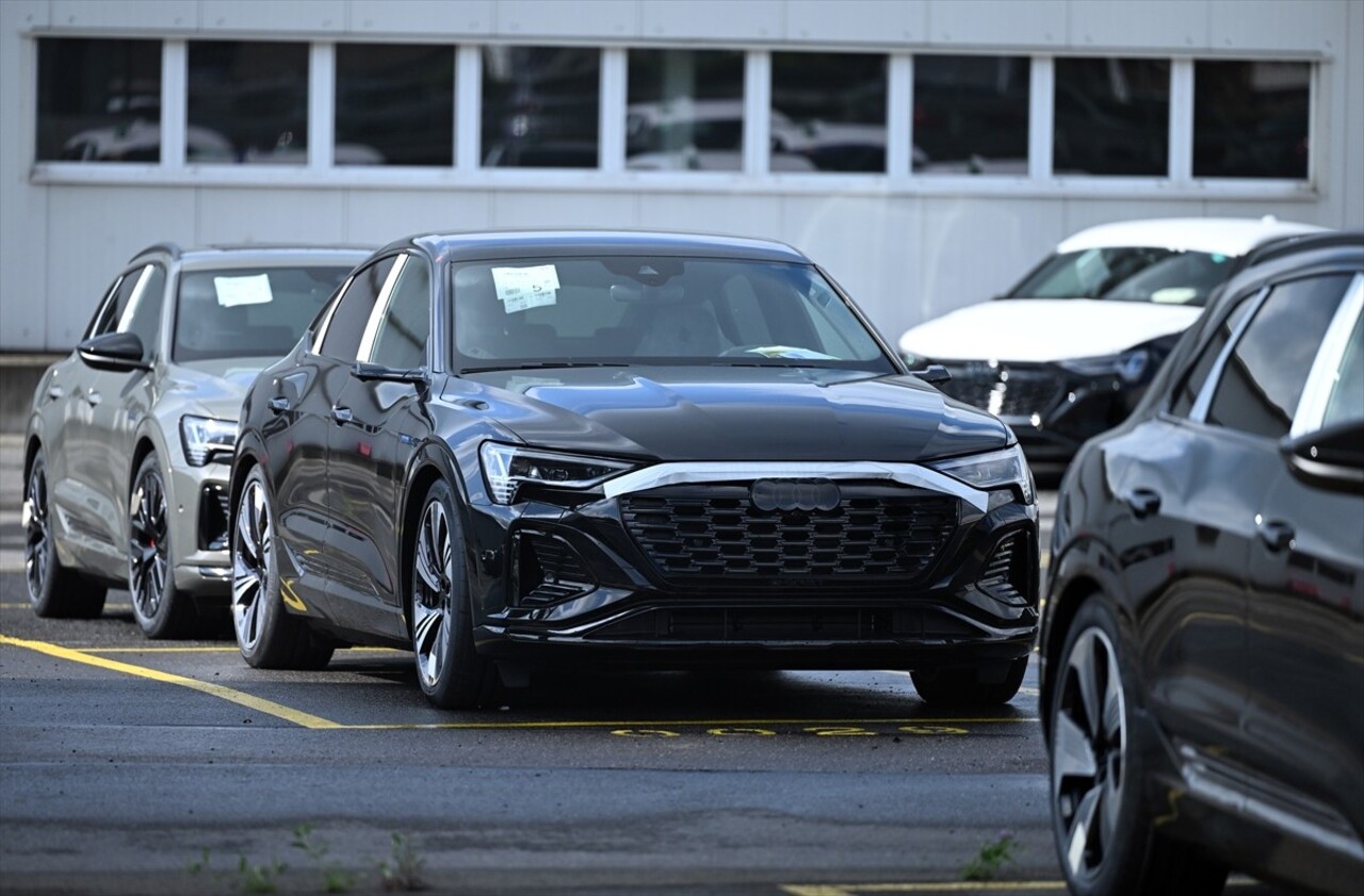 Audi Brüksel fabrikası, çalışanların el koyduğu tamamlanmış 200 civarında otomobilin anahtarlarını...