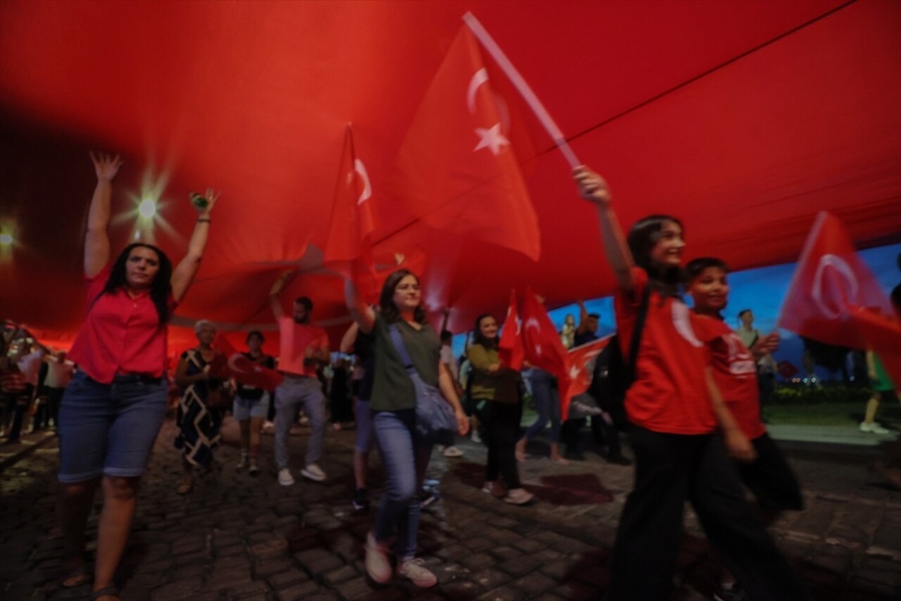 İzmir'in düşman işgalinden kurtuluşunun 102. yıl dönümü bir dizi etkinlikle kutlandı. Etkinlikler...