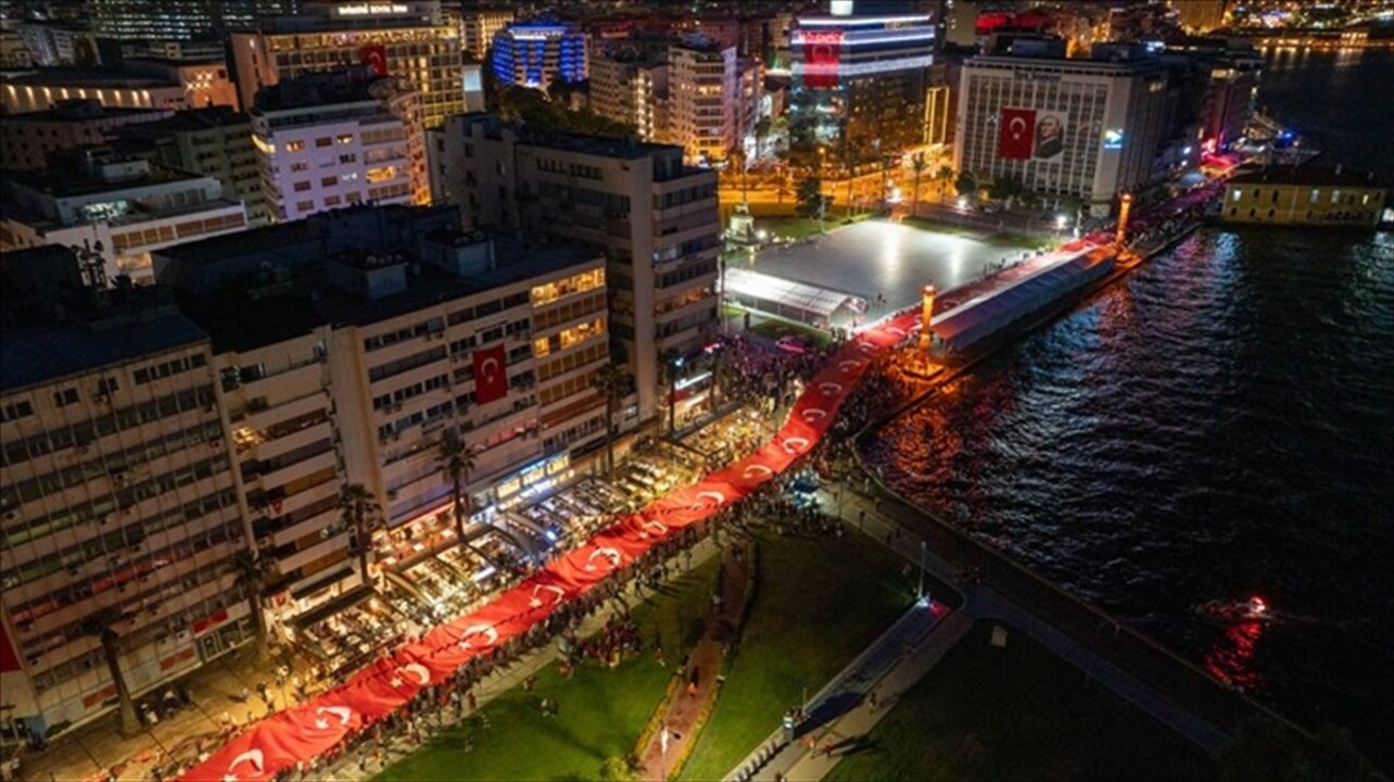 İzmir'in düşman işgalinden kurtuluşunun 102. yıl dönümü bir dizi etkinlikle kutlandı. Etkinlikler...