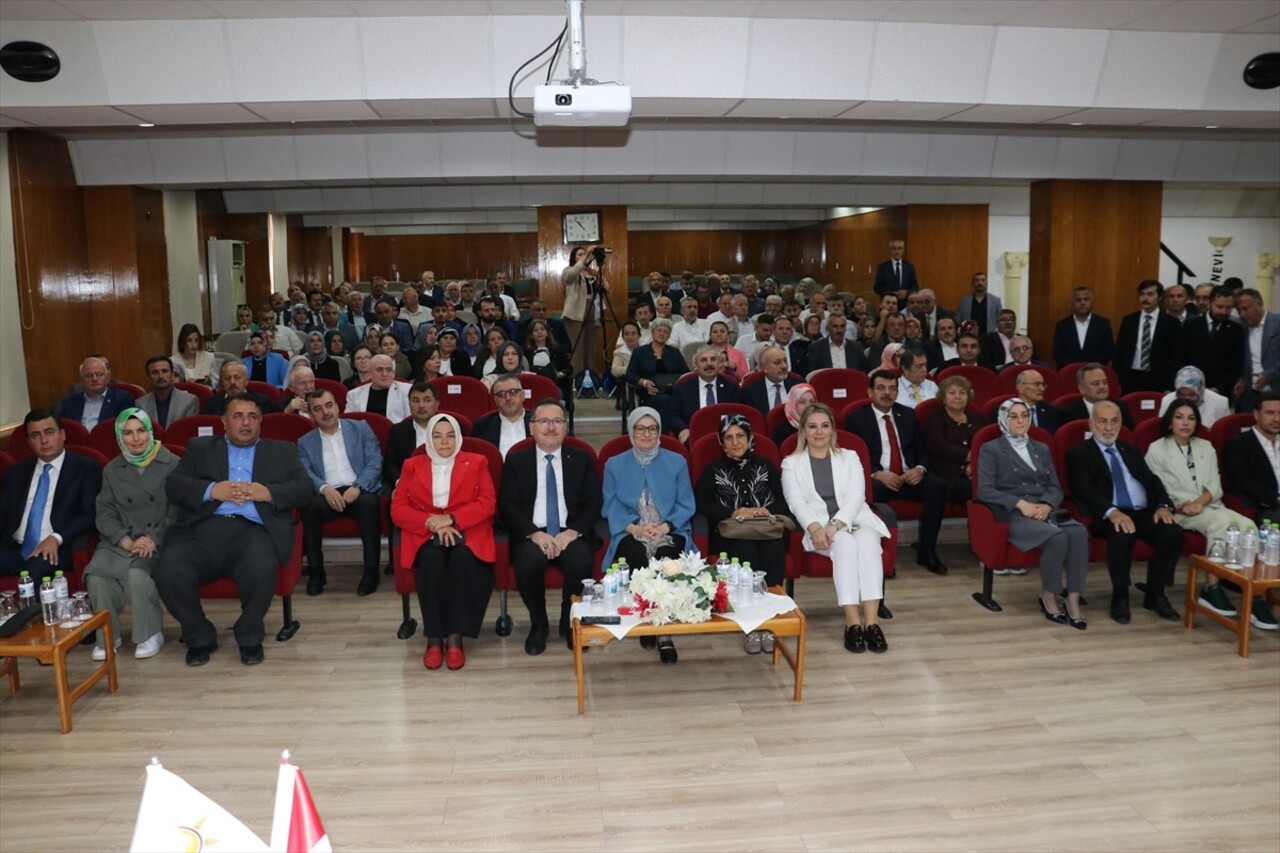 AK Parti'nin "Türkiye Buluşmaları" programı kapsamında Kastamonu Şerife Bacı Öğretmenevi'nde...