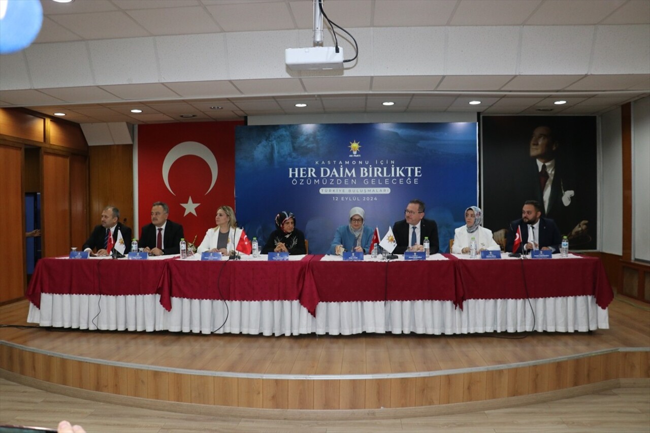 AK Parti'nin "Türkiye Buluşmaları" programı kapsamında Kastamonu Şerife Bacı Öğretmenevi'nde...