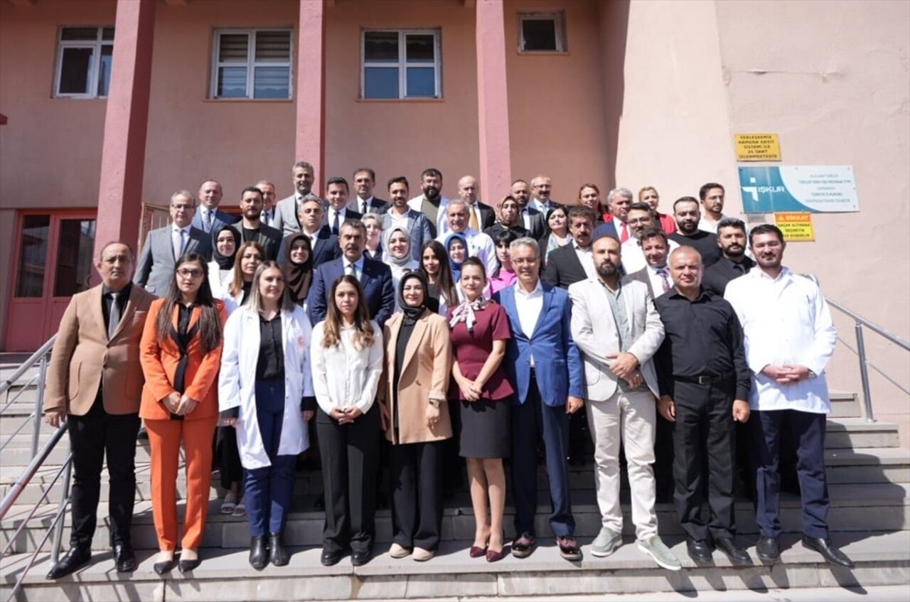 Milli Eğitim Bakanı Yusuf Tekin, Erzurum Raci Alkır Güzel Sanatlar Lisesi'nin öğretmen ve...