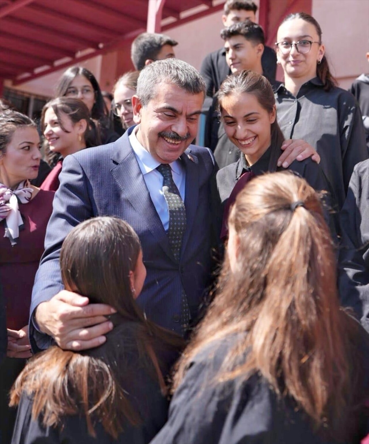 Milli Eğitim Bakanı Yusuf Tekin, Erzurum Raci Alkır Güzel Sanatlar Lisesi'nin öğretmen ve...