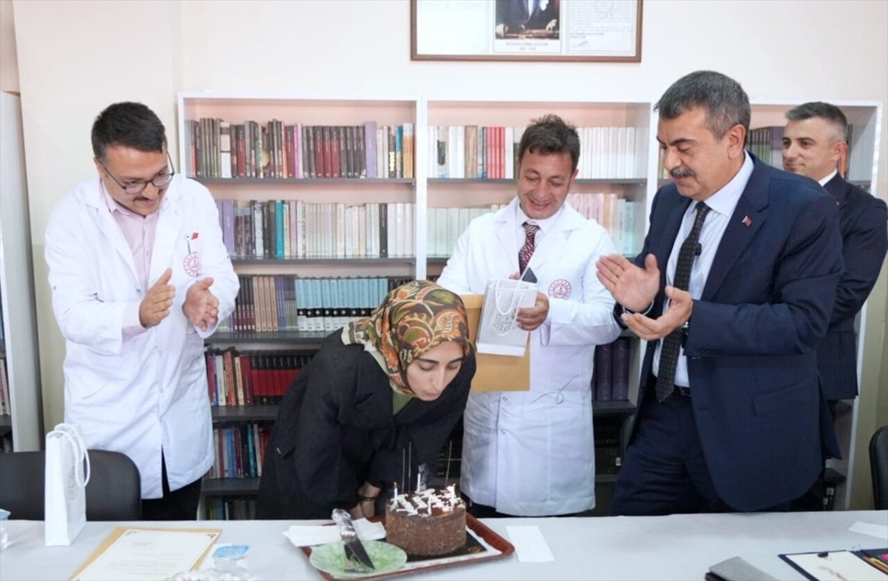 Milli Eğitim Bakanı Yusuf Tekin, Erzurum Raci Alkır Güzel Sanatlar Lisesi'nin öğretmen ve...