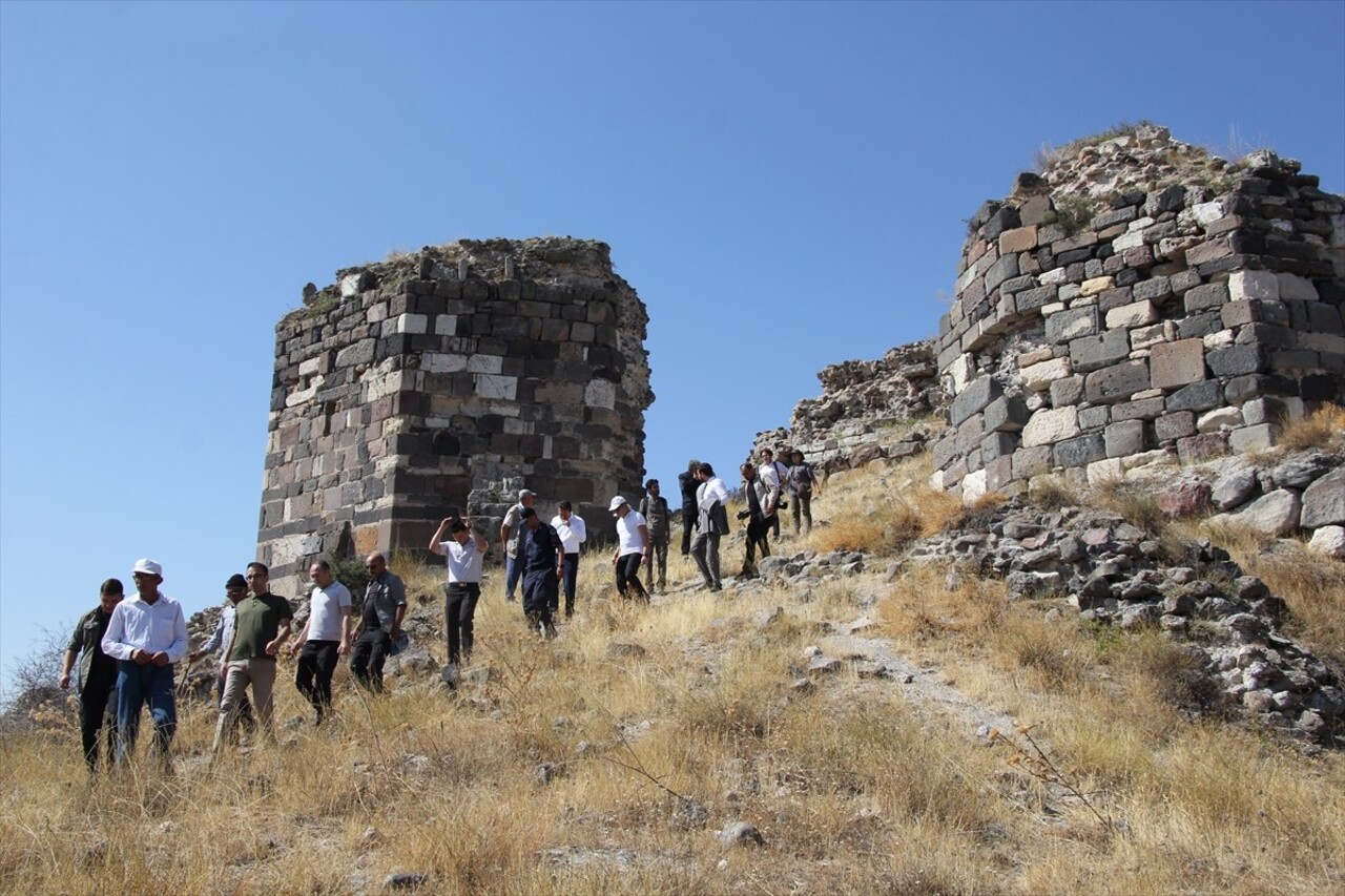 Ankara'nın Beypazarı ilçesindeki Adaören Kalesi'nde yüzey araştırmaları sürüyor. Kaymakam Vedat...