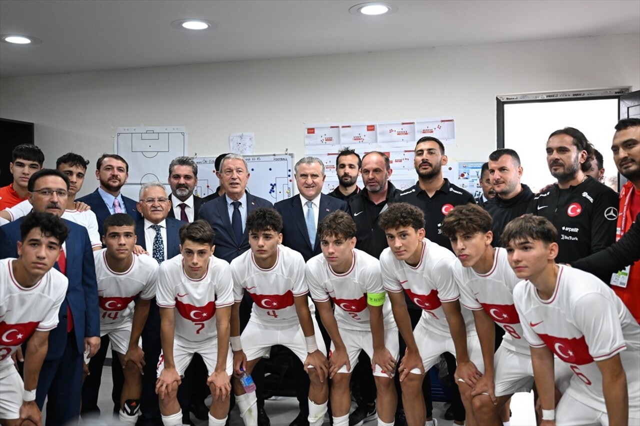 Gençlik ve Spor Bakanı Osman Aşkın Bak, Kayseri Büyükşehir Belediyesi tarafından yaptırılan...