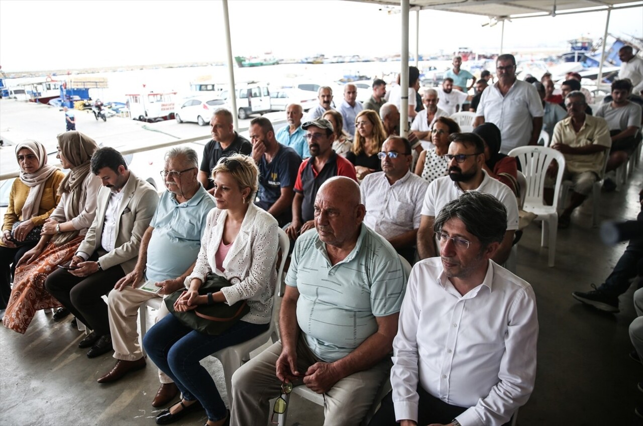 DEM Parti Eş Genel Başkanı Tuncer Bakırhan (sol2), Mersin'de "Ekmek ve Adalet Mücadelesinde...