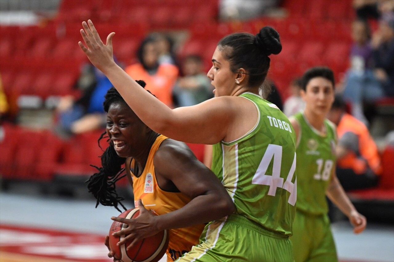 Kayseri'de düzenlenen 18. Erciyes Kupası Kadınlar Basketbol Turnuvası'nda Melikgazi Kayseri...