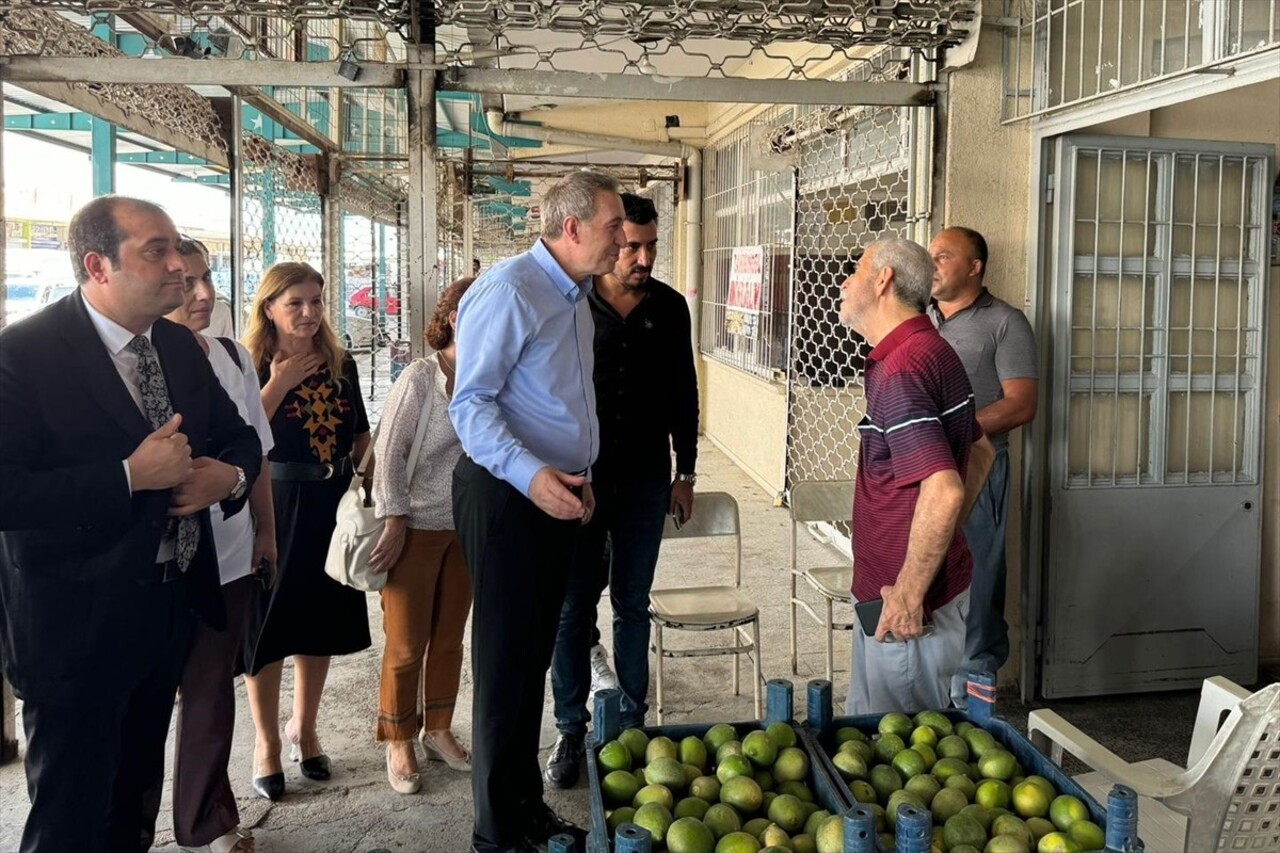 DEM Parti Eş Genel Başkanı Tuncer Bakırhan (solda), "Ekmek ve Adalet Buluşmaları" kapsamında...