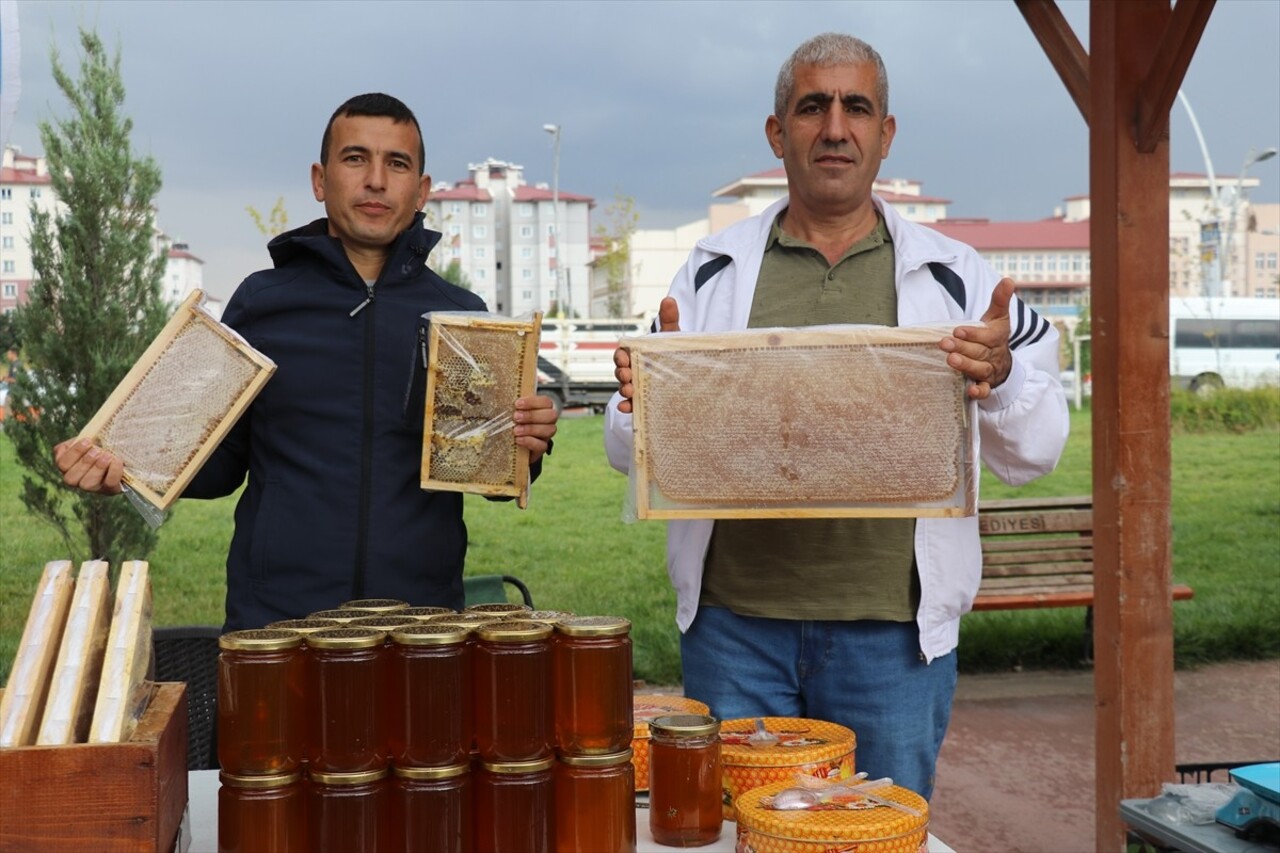 Ağrı'nın zengin bitki örtüsüne sahip yüksek rakımlı bölgelerinde arıcılar tarafından üretilen...