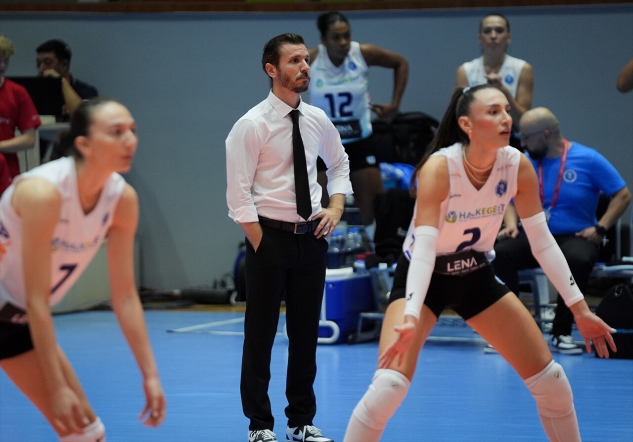 AXA Sigorta Kadınlar Kupa Voley 2. Grup ilk maçında Nilüfer Belediyesi Eker ile Aydın Büyükşehir...