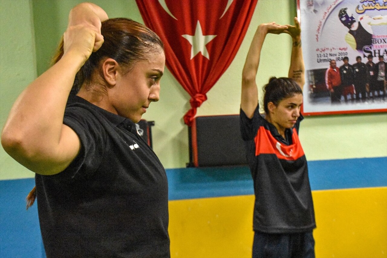 Katıldıkları şampiyonalarda elde ettikleri başarılarla Van'ın ve ailelerinin gururu olan milli...