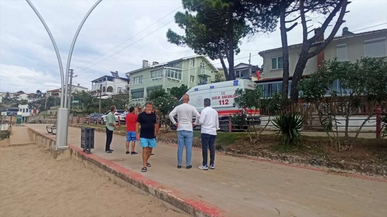 Kocaeli'nin Kandıra ilçesinde denize giren genç boğuldu.