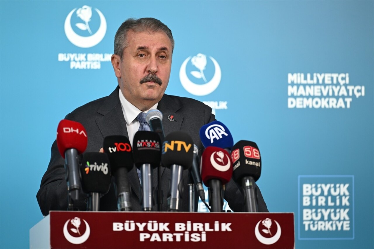 Büyük Birlik Partisi (BBP) Genel Başkanı Mustafa Destici, partisinin MKYK toplantısı öncesi...