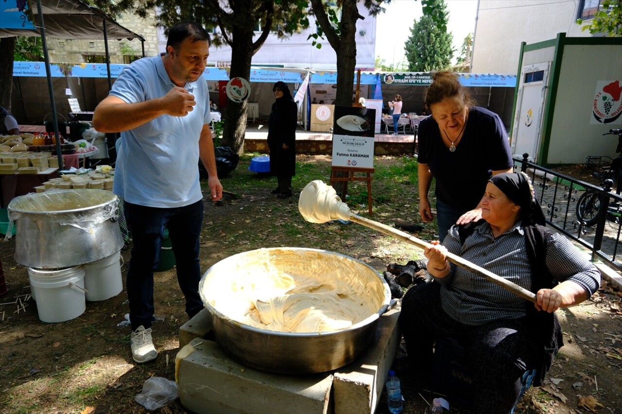 Kırklareli "15. Yayla, Bolluk, Bereket, Hasat ve Bağ Bozumu Şenlikleri" kapsamında köylü kadınlar...