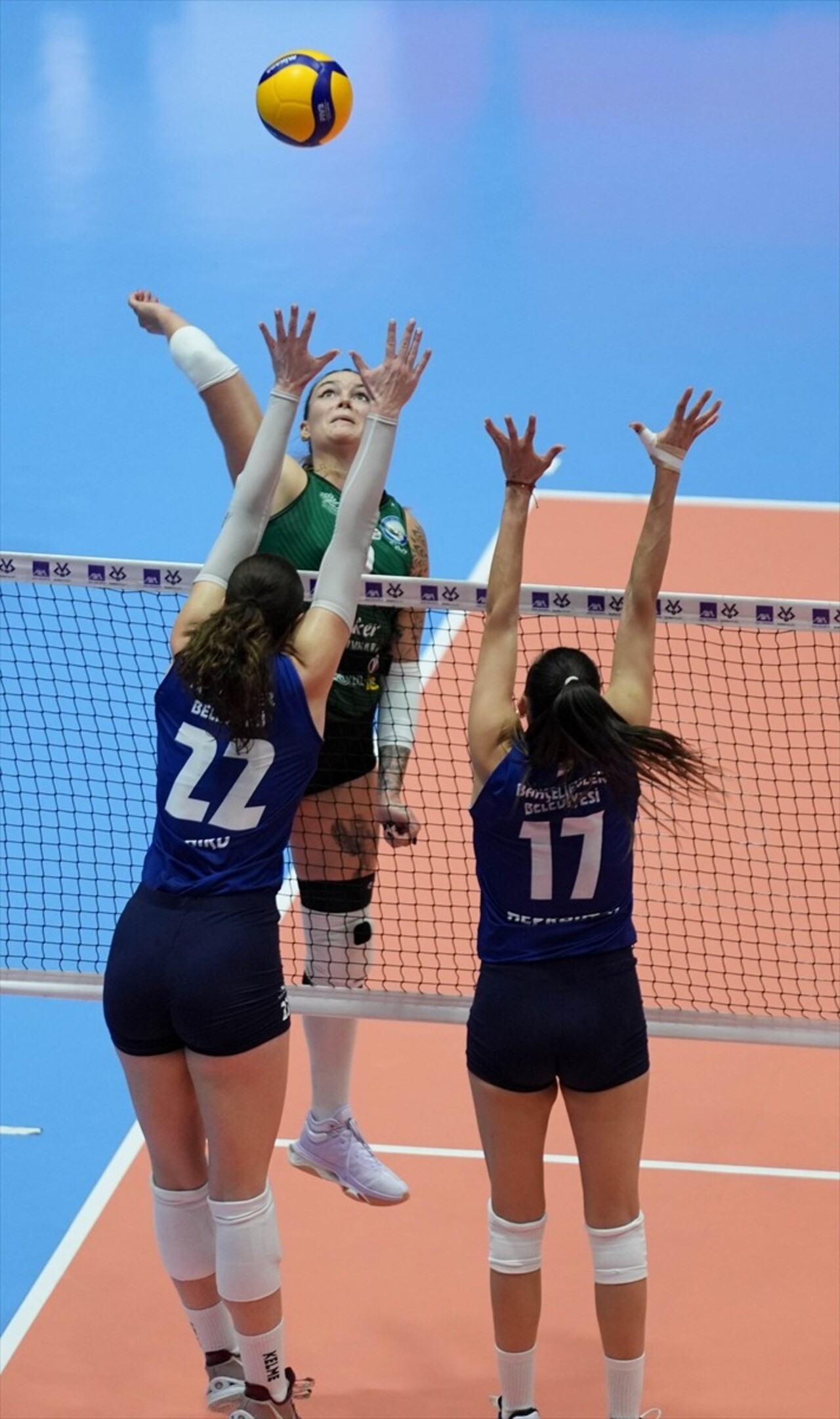 AXA Sigorta Kadınlar Kupa Voley maçında Bahçelievler Belediyespor ile Nilüfer Belediyesi Eker...