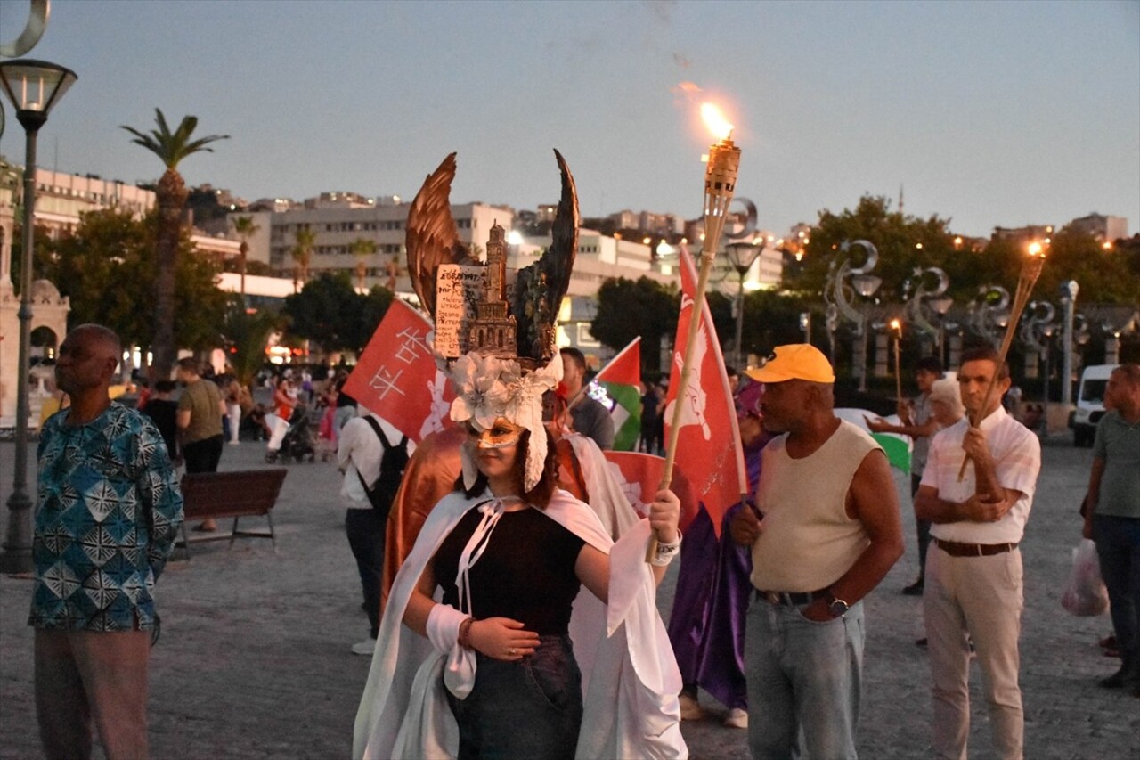 İzmir'de, 21 Eylül Dünya Barış Günü kapsamında Uluslararası Aktivist Sanatçılar Birliği (UASB)...