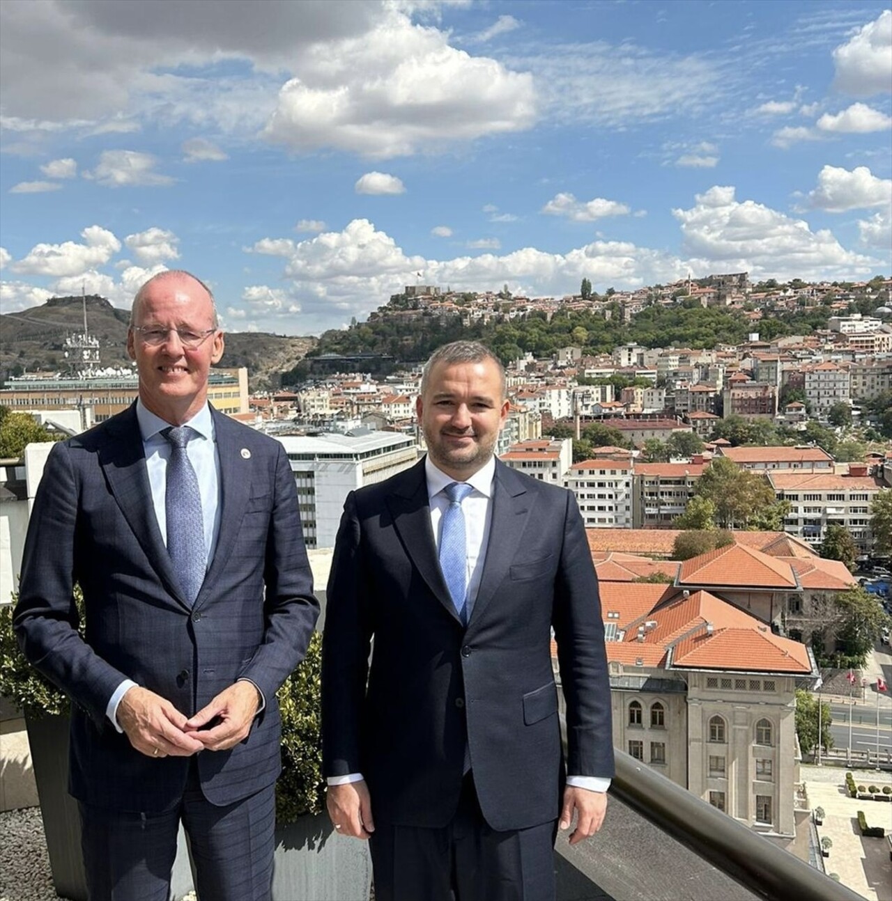 Türkiye Cumhuriyet Merkez Bankası (TCMB) Başkanı Fatih Karahan (sağda), Hollanda Merkez Bankası...