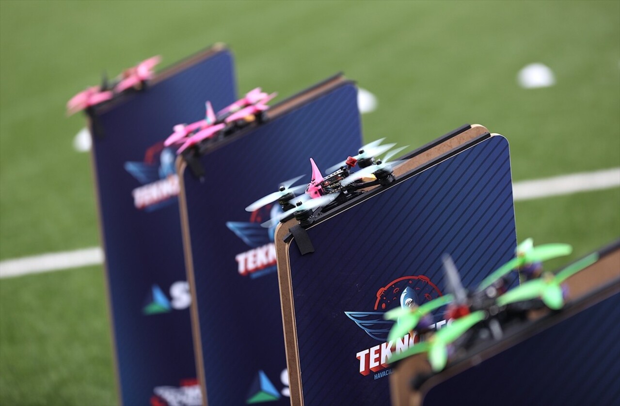 Havacılık, Uzay ve Teknoloji Festivali (TEKNOFEST) kapsamında Mersin'de düzenlenen "Drone...