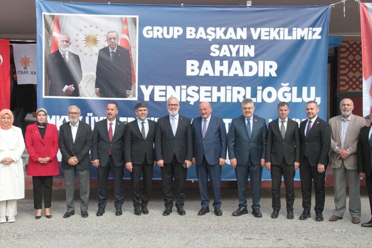 AK Parti Grup Başkanvekili Bahadır Yenişehirlioğlu, "AK Parti Türkiye Buluşmaları" kapsamında...