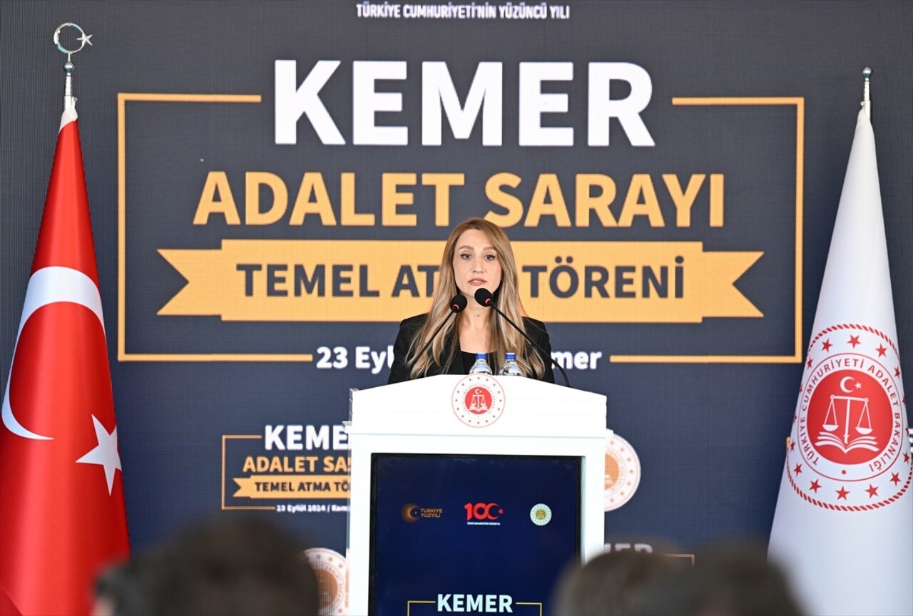 Adalet Bakanı Yılmaz Tunç (sağ4), Antalya’nın Kemer ilçesinde yapılacak olan Adalet Sarayı'nın...