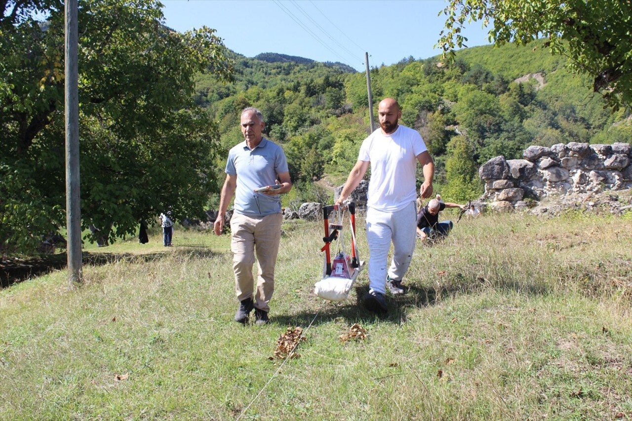 Artvin'de üç noktadaki arkeolojik kazı alanları jeoradar (yer altı radarı) ile görüntülendi....