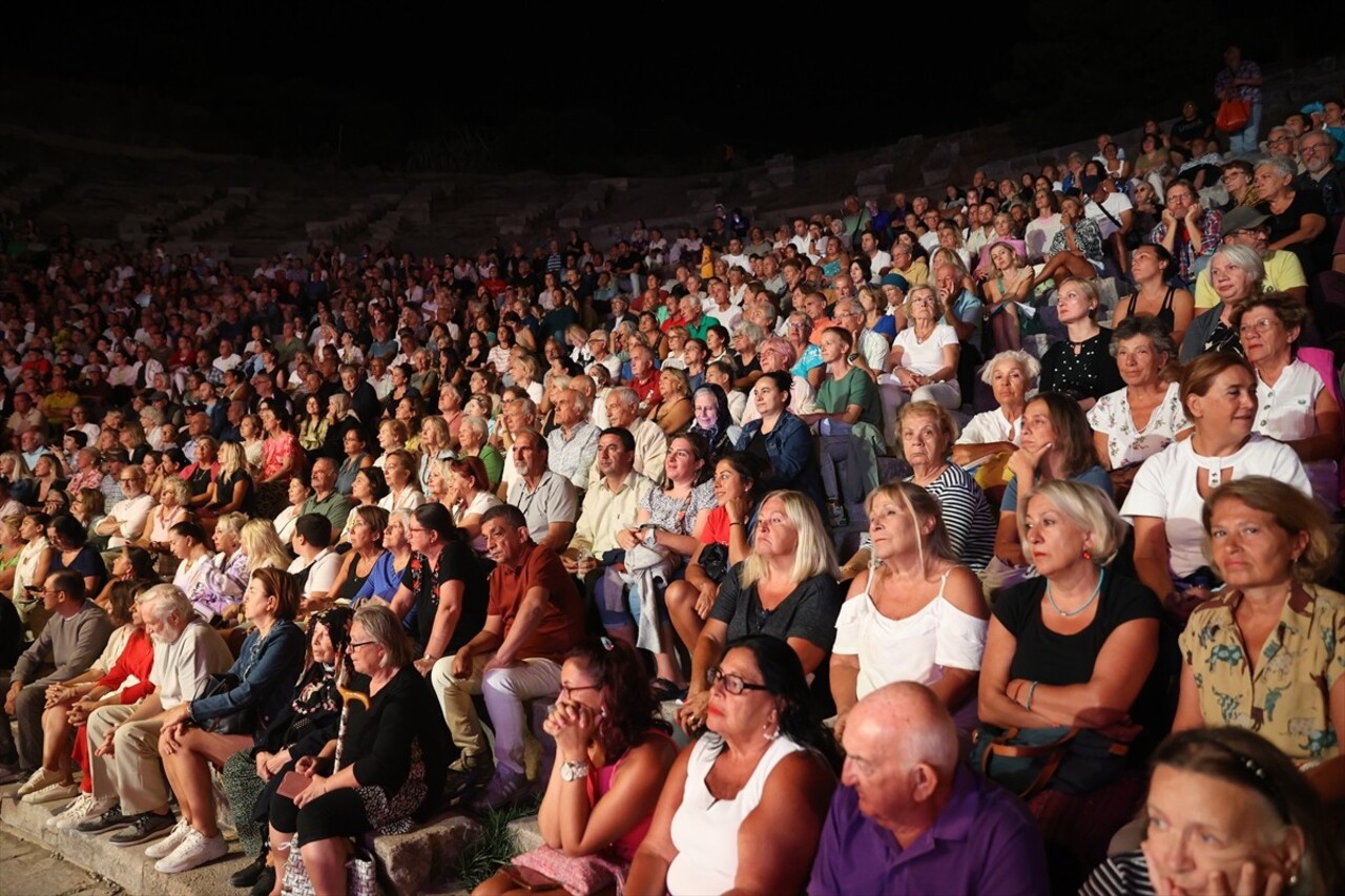 Türk Sanat Müziği'nin unutulmaz isimlerinden Zeki Müren, ölümünün 28'nci yılında Muğla'nın Bodrum...