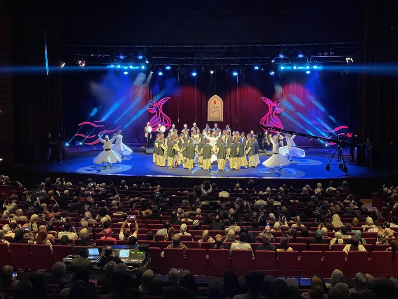 Konya'da düzenlenen 21. Uluslararası Konya Mistik Müzik Festivali'ne beşinci gününde "Devran...