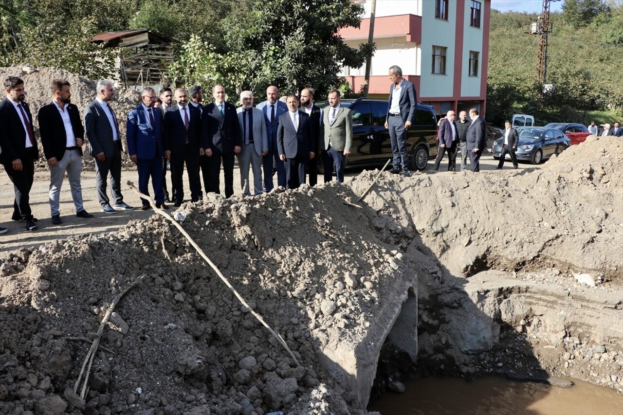 Yeniden Refah Partisi Genel Başkanı Fatih Erbakan, Trabzon'da ziyaretler yaptı. Arsin Belediyesini...