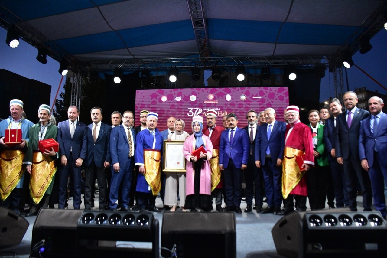 Milli Eğitim Bakanı Yusuf Tekin, Kırşehir Cacabey Meydanı'nda düzenlenen 37. Ahilik Haftası...