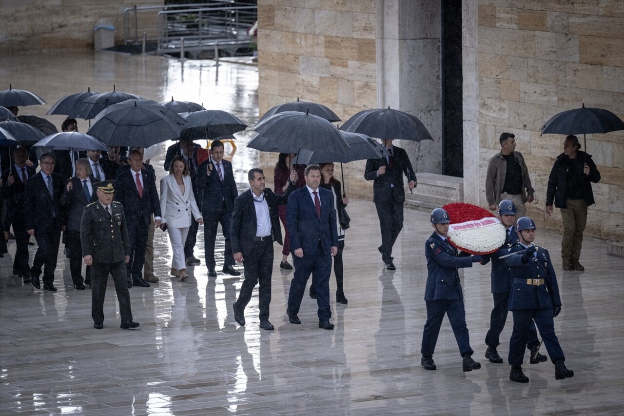 Almanya Sosyal Demokrat Parti (SPD) Eş Genel Başkanı Lars Klingbeil, CHP Genel Başkanı Özgür Özel...