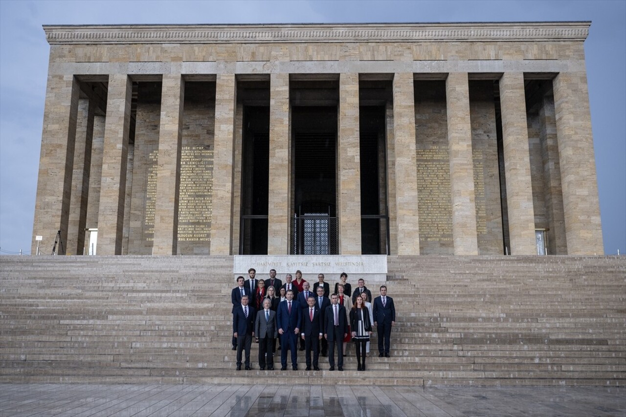 Almanya Sosyal Demokrat Parti (SPD) Eş Genel Başkanı Lars Klingbeil, CHP Genel Başkanı Özgür Özel...