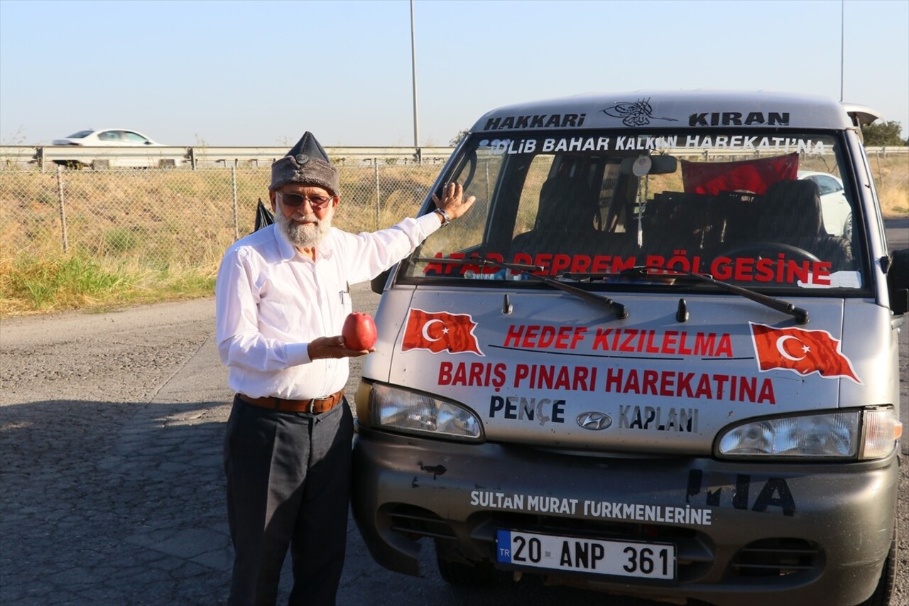 Denizli'de yaşayan 74 yaşındaki Muhammet Yılmaz, Ege Ordusu Komutanlığı'nda görev yapan askerlere...