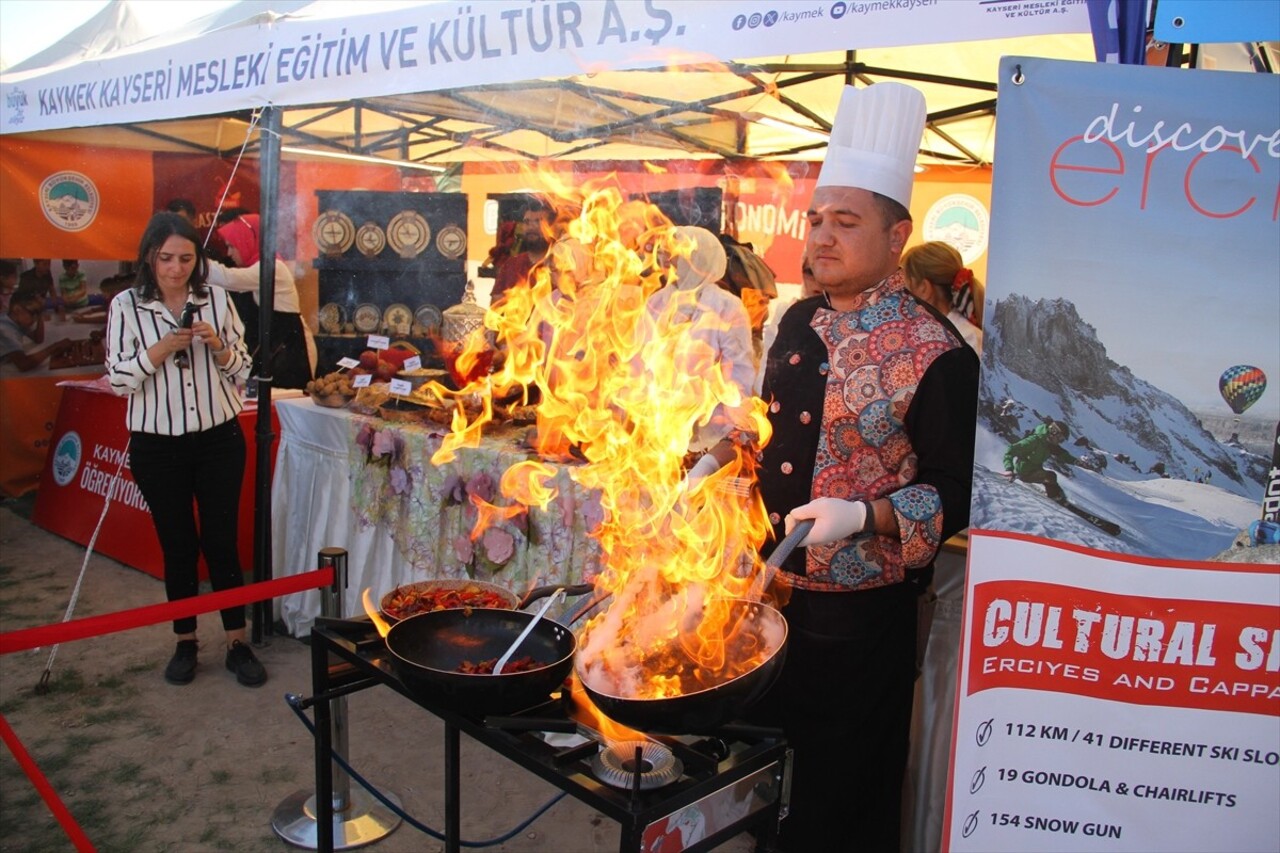 Kayseri Büyükşehir Belediyesinin ev sahipliğinde ikincisi düzenlenen Gastronomi Günleri'nin açılış...