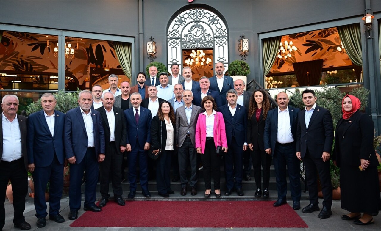 Ulaştırma ve Altyapı Bakanı Abdulkadir Uraloğlu, İstanbul Çekmeköy'de ziyaretlerde bulundu. AK...