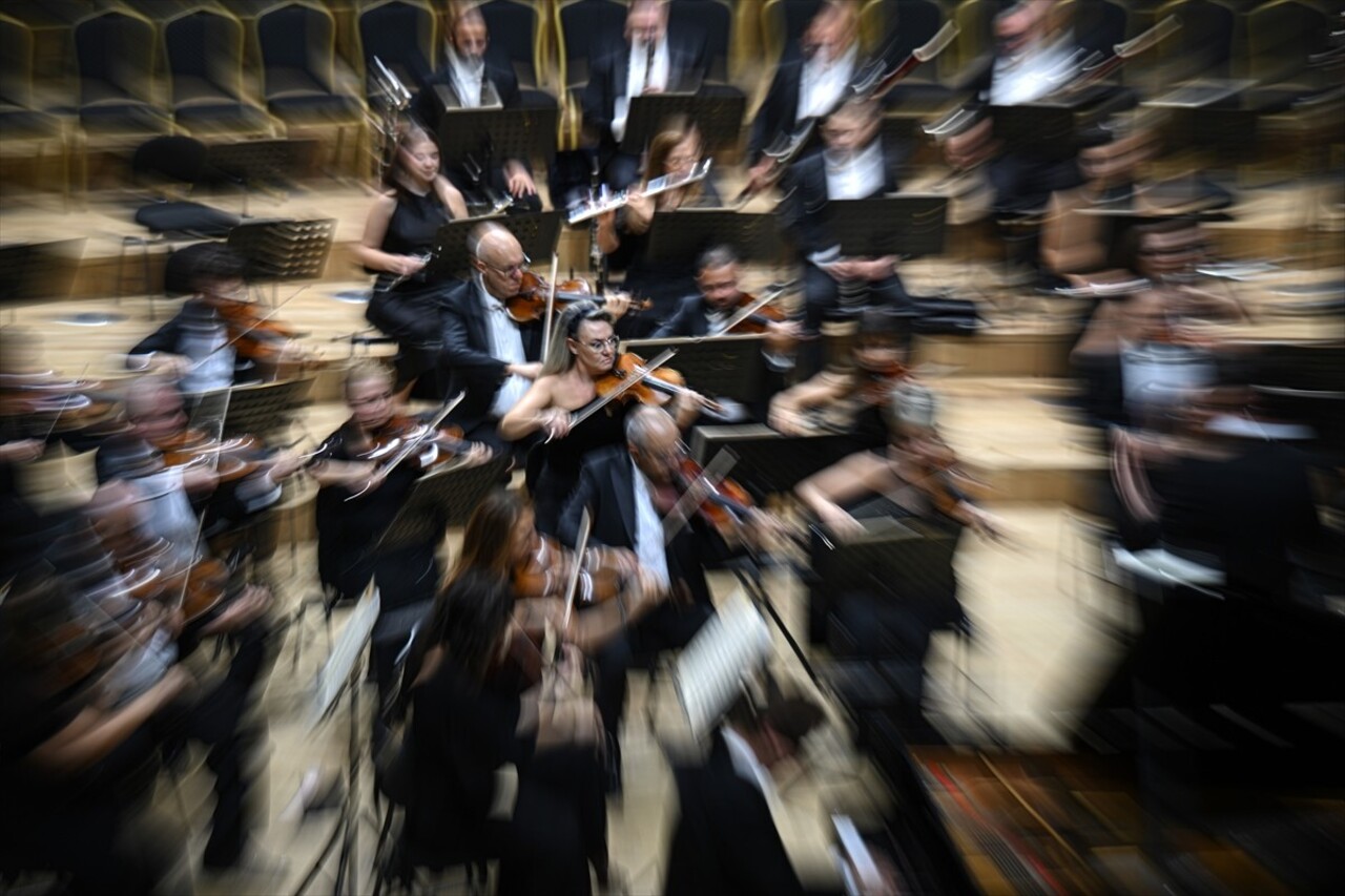 Cumhurbaşkanlığı Senfoni Orkestrası (CSO), yeni konser sezonunu açtı. "Orkestranın Ankara'ya...