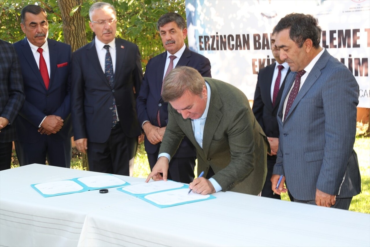 Erzincan'ın yöresel lezzetlerinden, yaprak döneri, tandır ketesi, kasefe tatlısı, lüle baklavası...